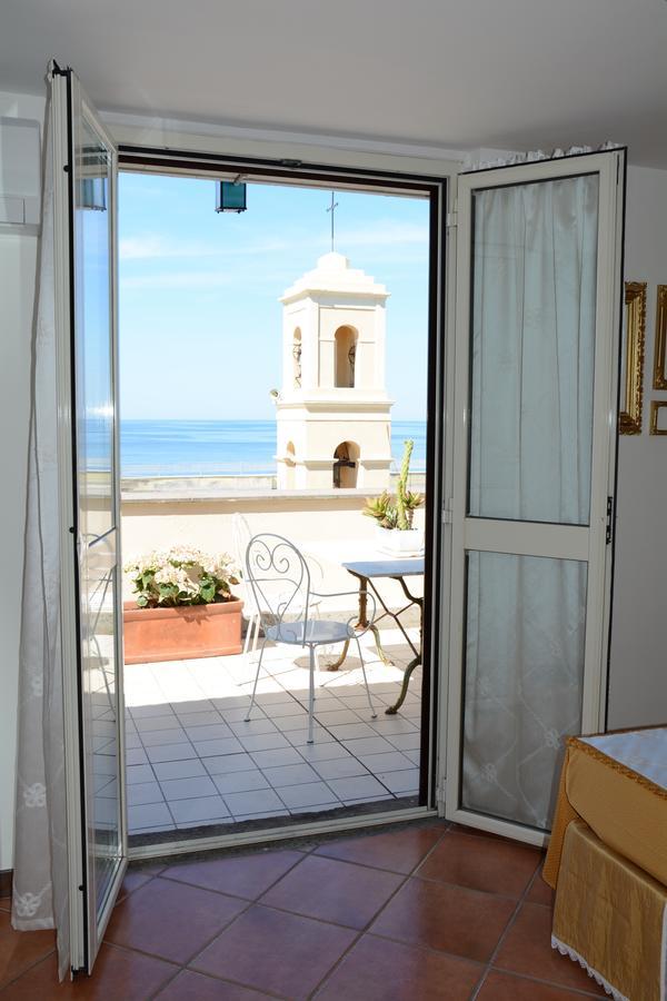 Maison Huguette Civitavecchia Exterior photo