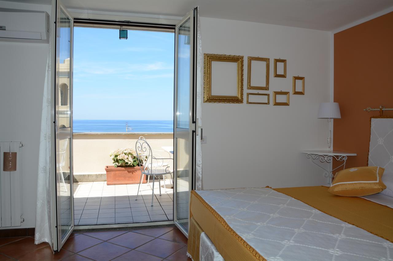 Maison Huguette Civitavecchia Exterior photo