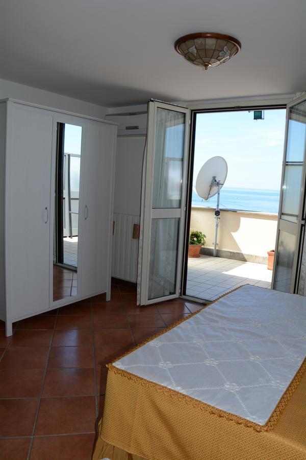 Maison Huguette Civitavecchia Exterior photo